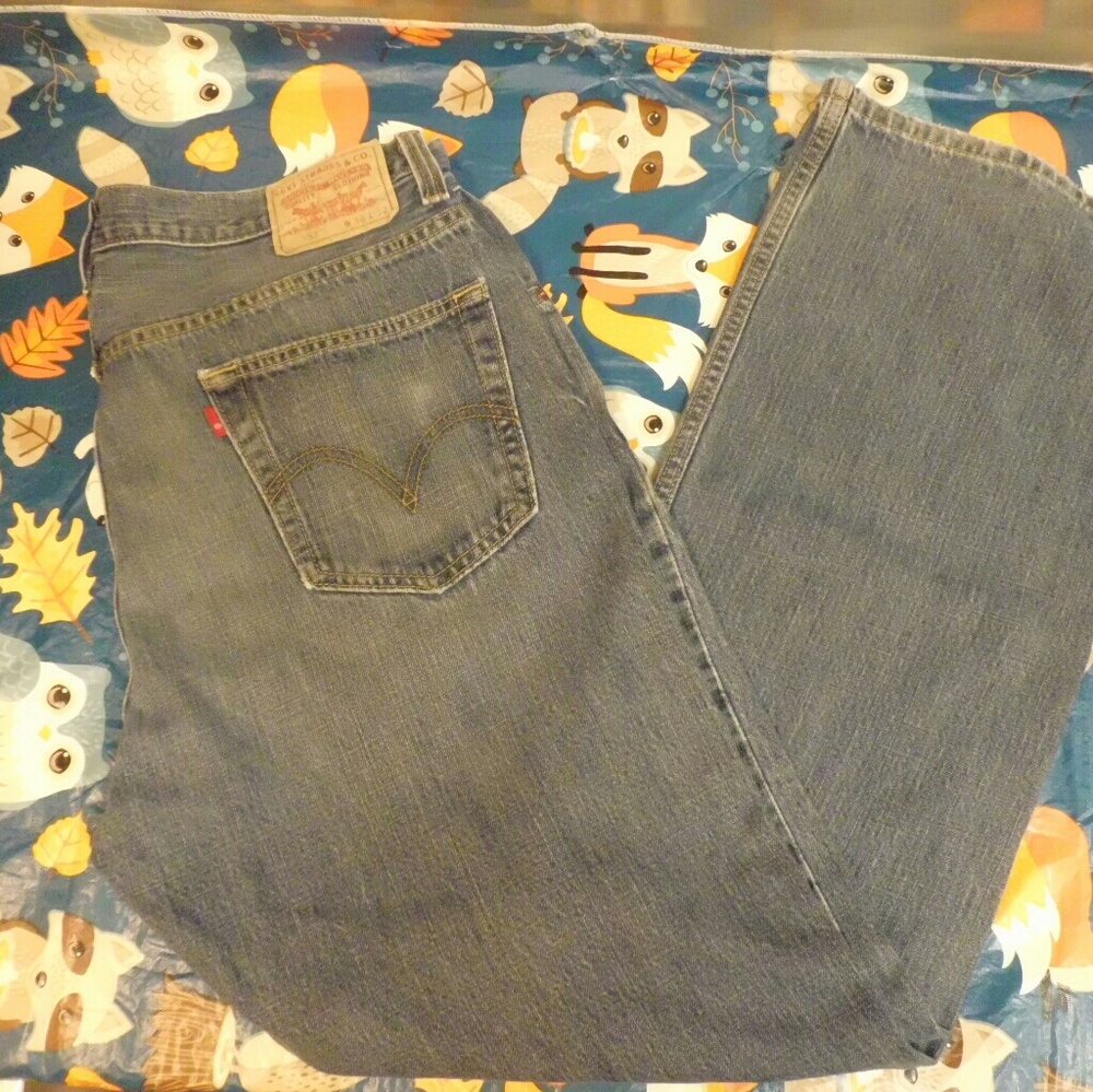 Levi's 557 Relaxed Boot Size 36x32 Jeans!
